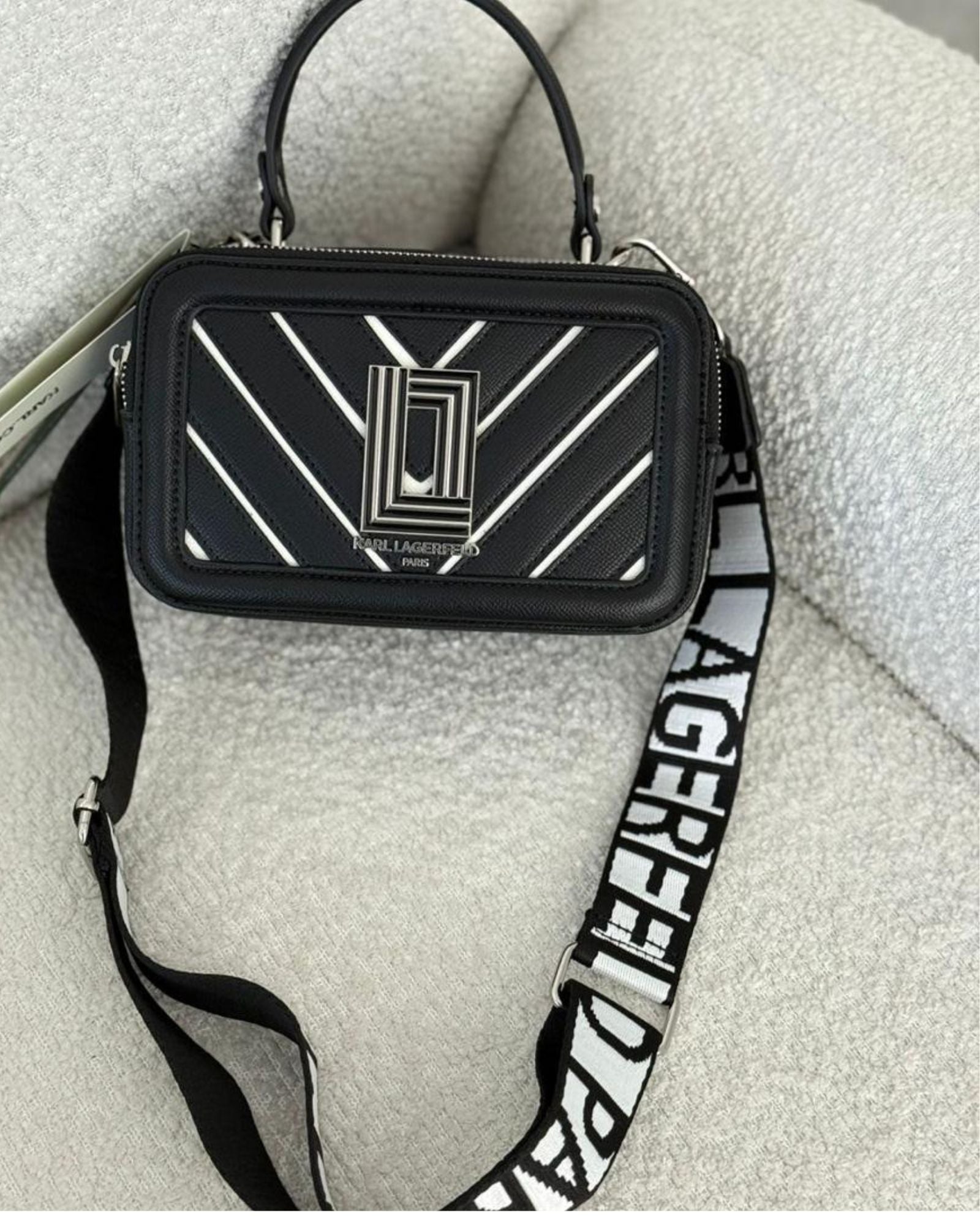 CARTERA DE HOMBRO NEGRO RAYAS