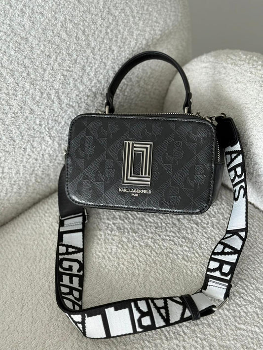 CARTERA DE HOMBRO NEGRO PLATEADO