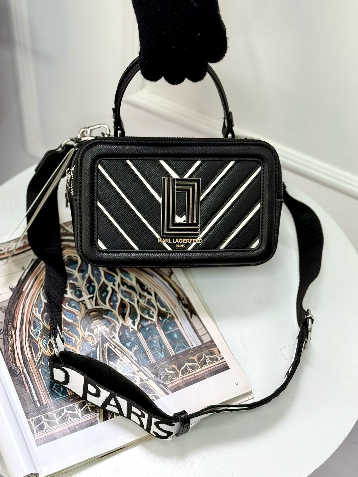 CARTERA DE HOMBRO NEGRO RAYAS