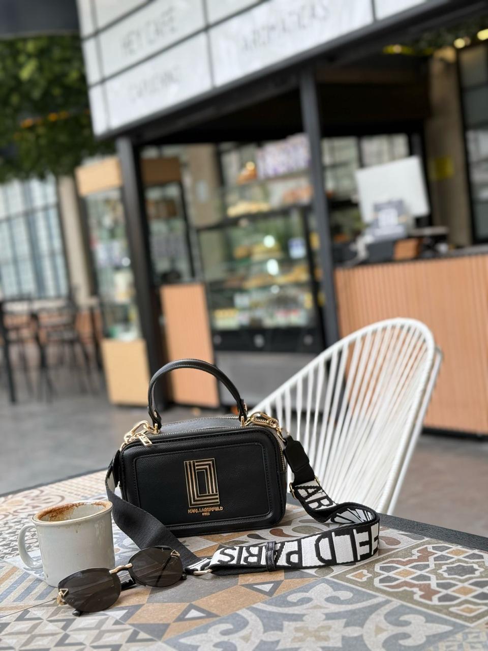 MANOS LIBRES NEGRO HERRAJE DORADO