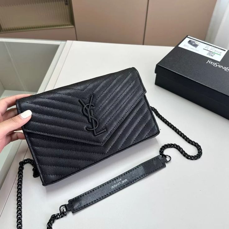 CARTERA LOUVRE YSL