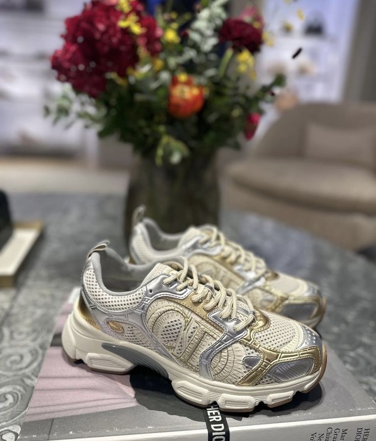 DIOR SNEAKER